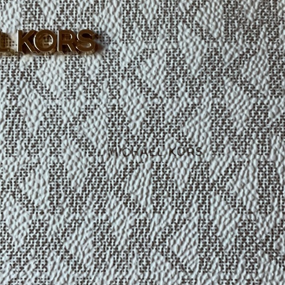 ✈️🌸✈️ MICHAEL KORS JET SET LARGE CROSSBODY ✈️🌸✈️NWT - Picture 9 of 16